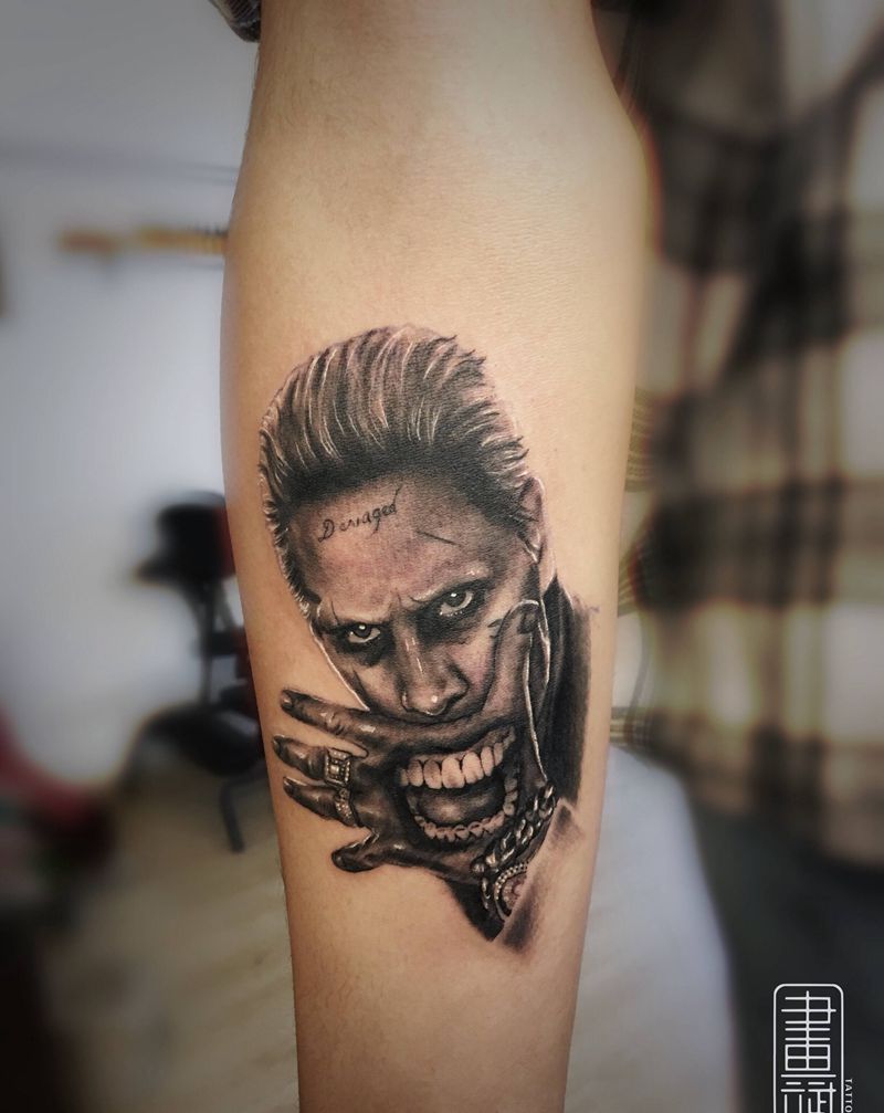 小丑纹身图片_手臂欧美写实自杀小队小丑莱托小丑纹身图案