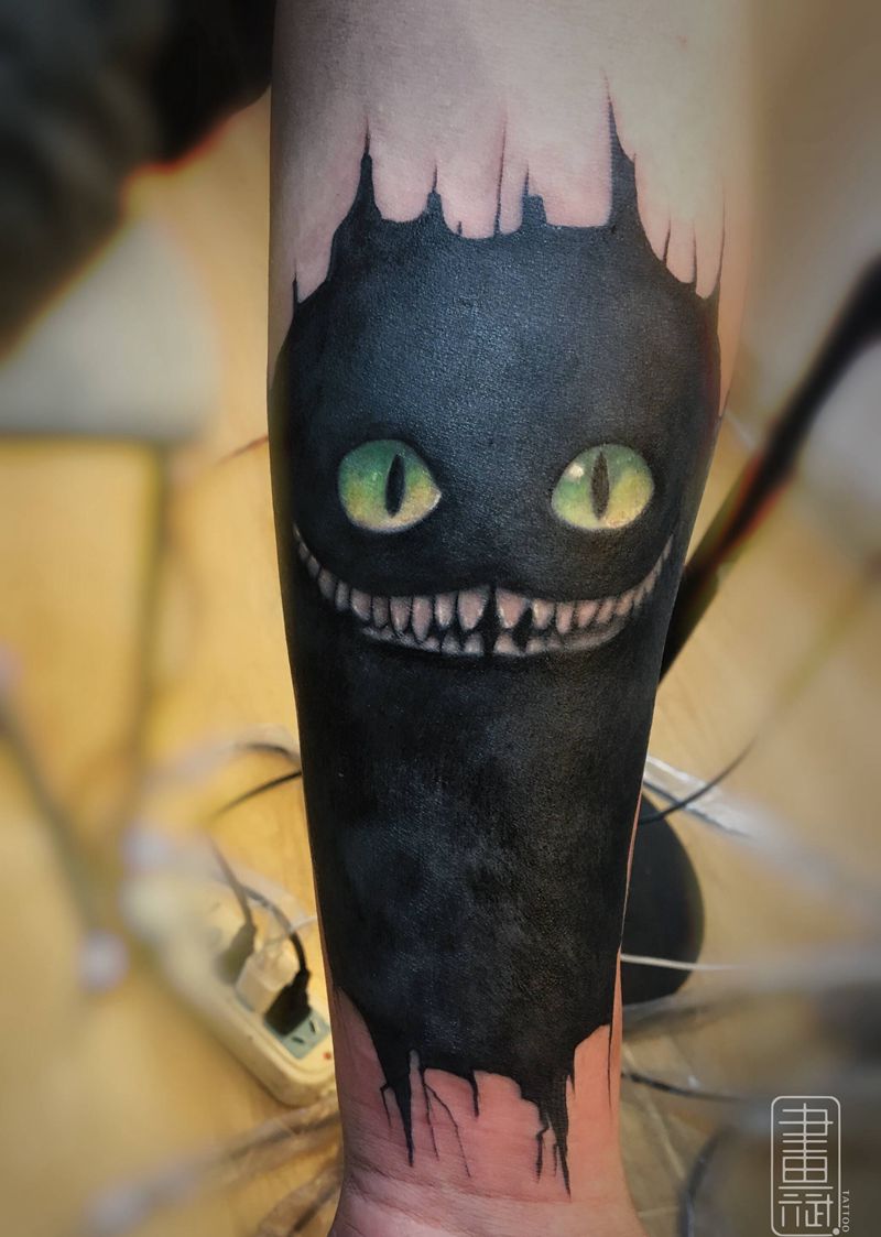 遮盖纹身图片_手臂欧美写实柴郡猫遮盖纹身图案