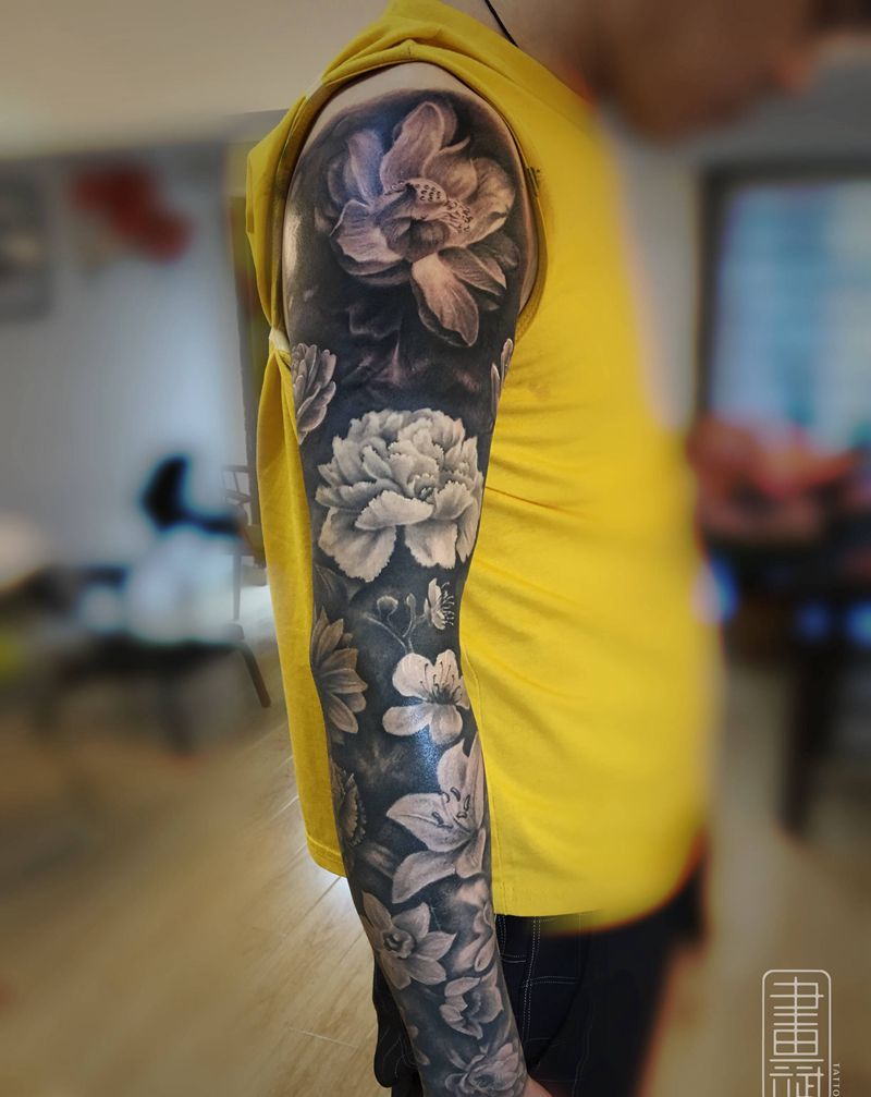 花臂纹身图片_手臂欧美写实花卉花臂花纹身图案