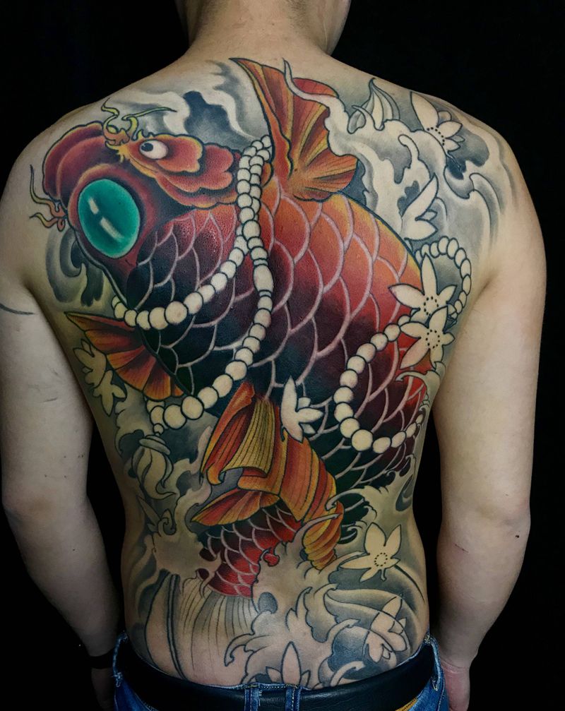 招财锦鲤纹身图片_背部臀部新传统鲤鱼纹身图案