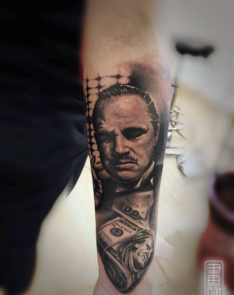 教父纹身图片_手臂欧美写实教父老爷车美元纹身图案
