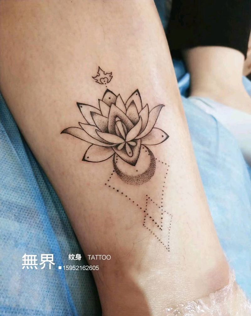 点刺纹身图片_脚部腿部点刺莲花梵花几何纹身图案