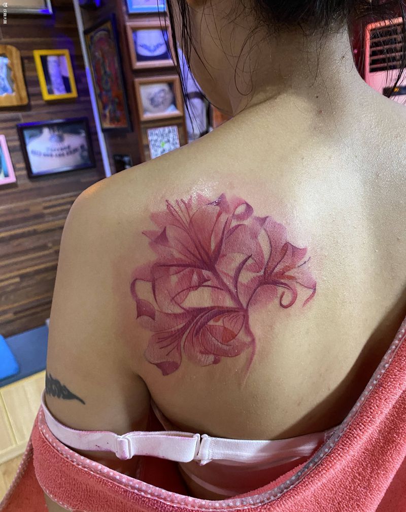 彼岸花纹身图片_背部纹身图案