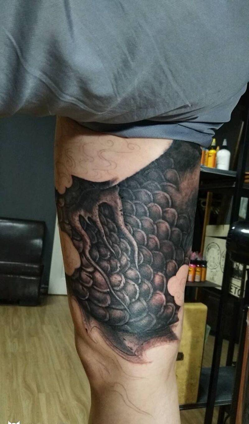 石雕盘龙腿纹身图片