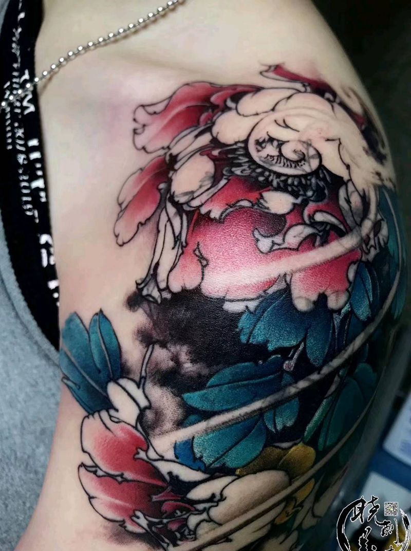 彩色牡丹遮盖纹身图片_手臂新传统纹身图案