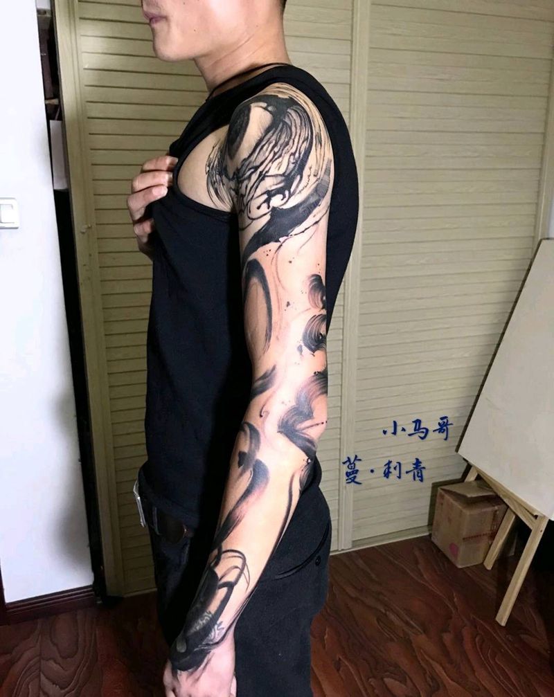 写意泼墨花臂纹身图片