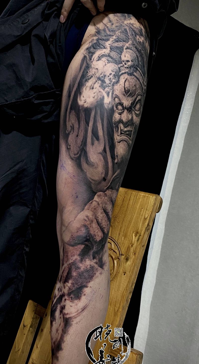 精雕细琢纹身图片_腿部欧美写实纹身图案