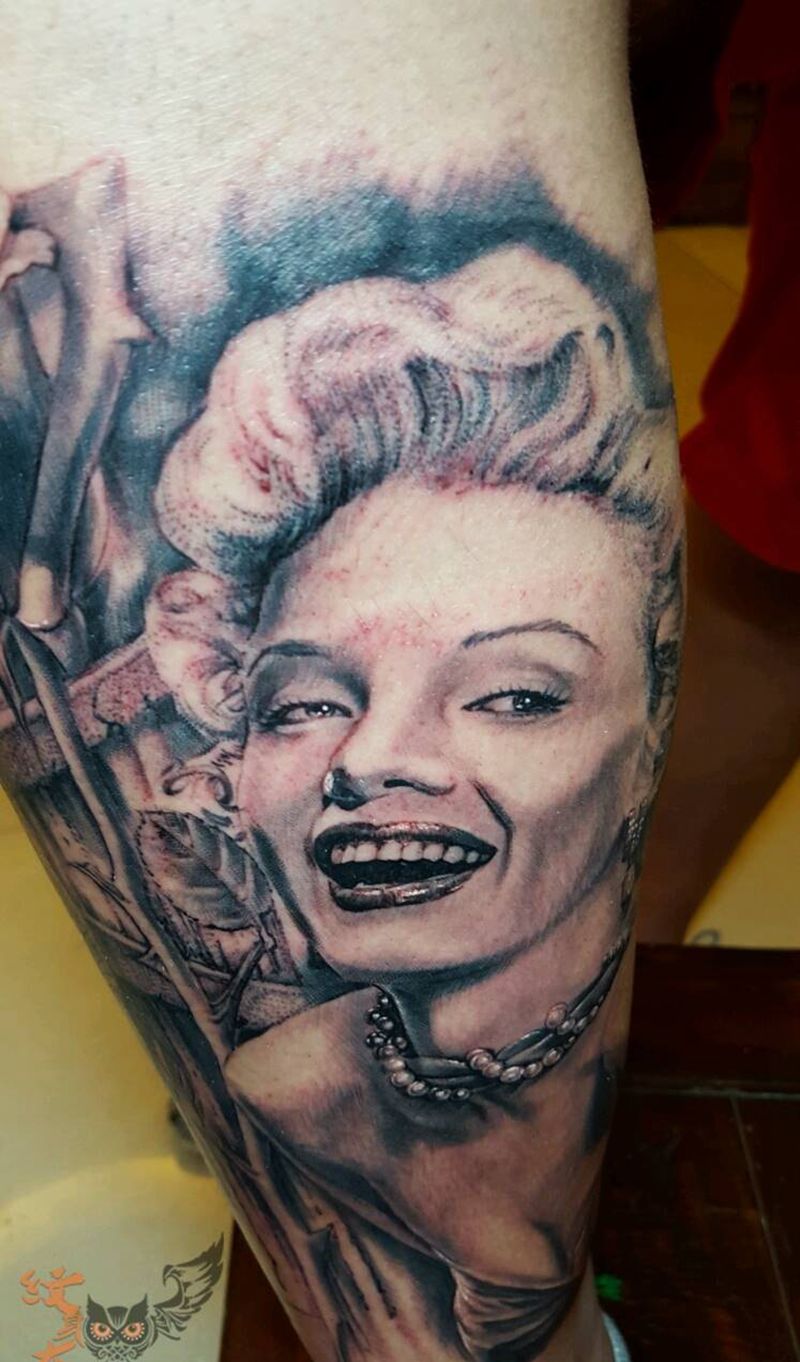 自由的女神纹身图片_腿部欧美肖像写实人物植物原创石雕纹身图案