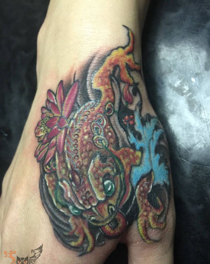 金蟾遮盖纹身图片_成品手部传统动物修改遮盖纹身图案