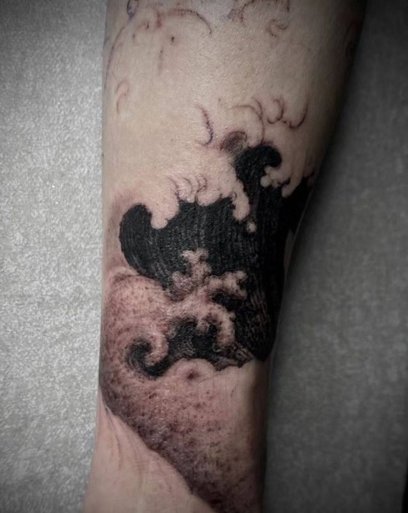 石雕水浪纹身图片_欧美写实纹身图案