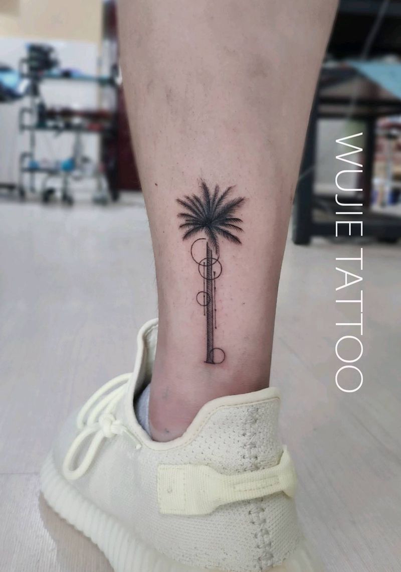 椰树纹身图片_腿部脚部几何椰树脚踝纹身图案