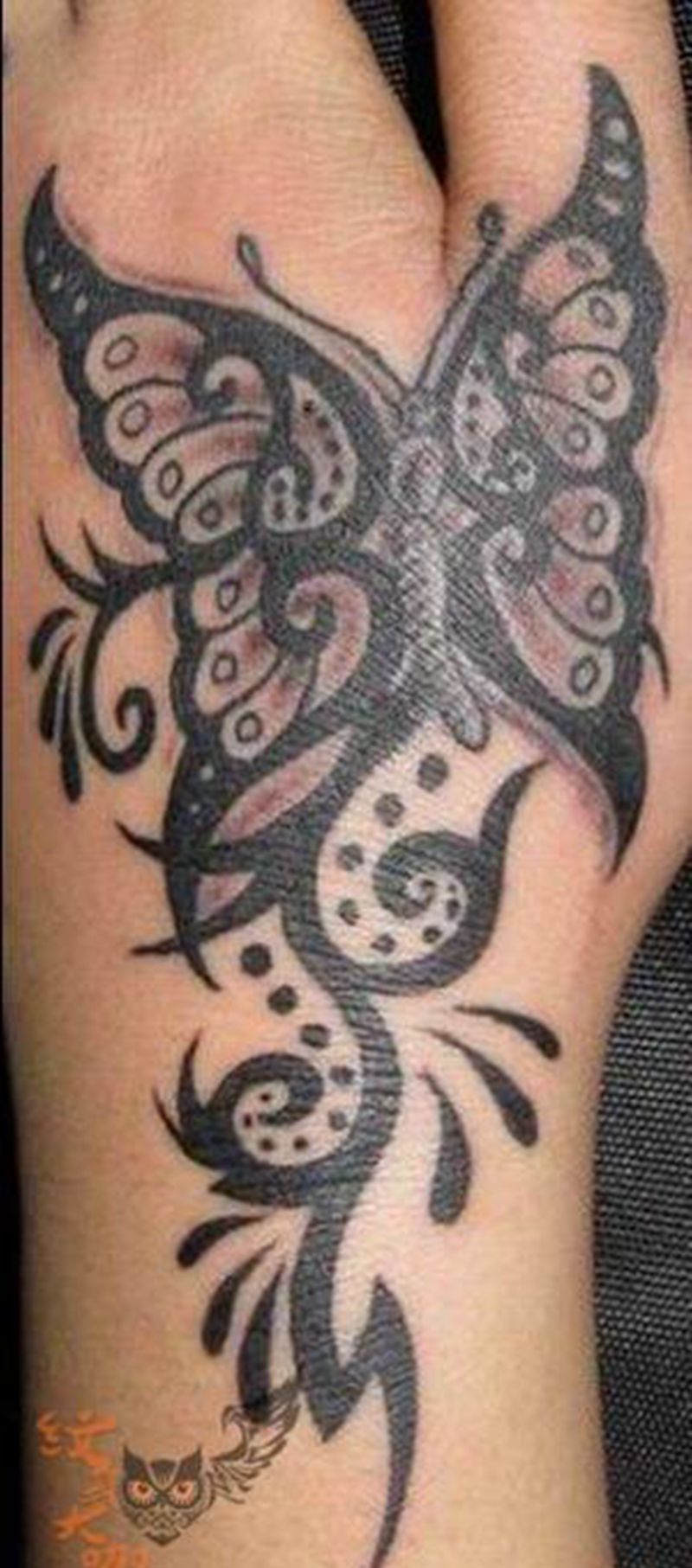 蝶纹身图片_成品手部传统图腾纹身图案