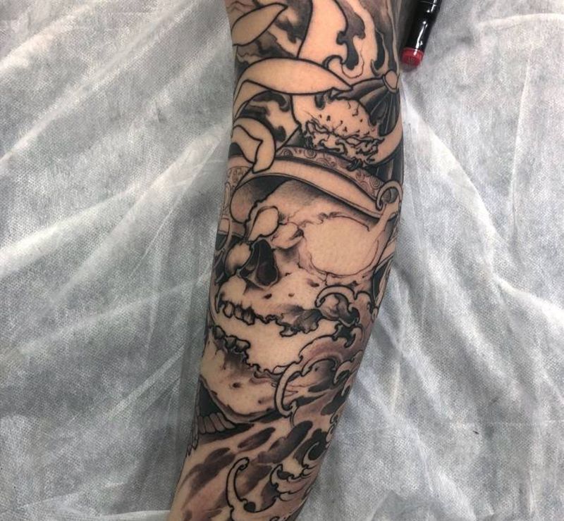 未完纹身图片_腿部传统鬼神鬼武士菊花纹身图案