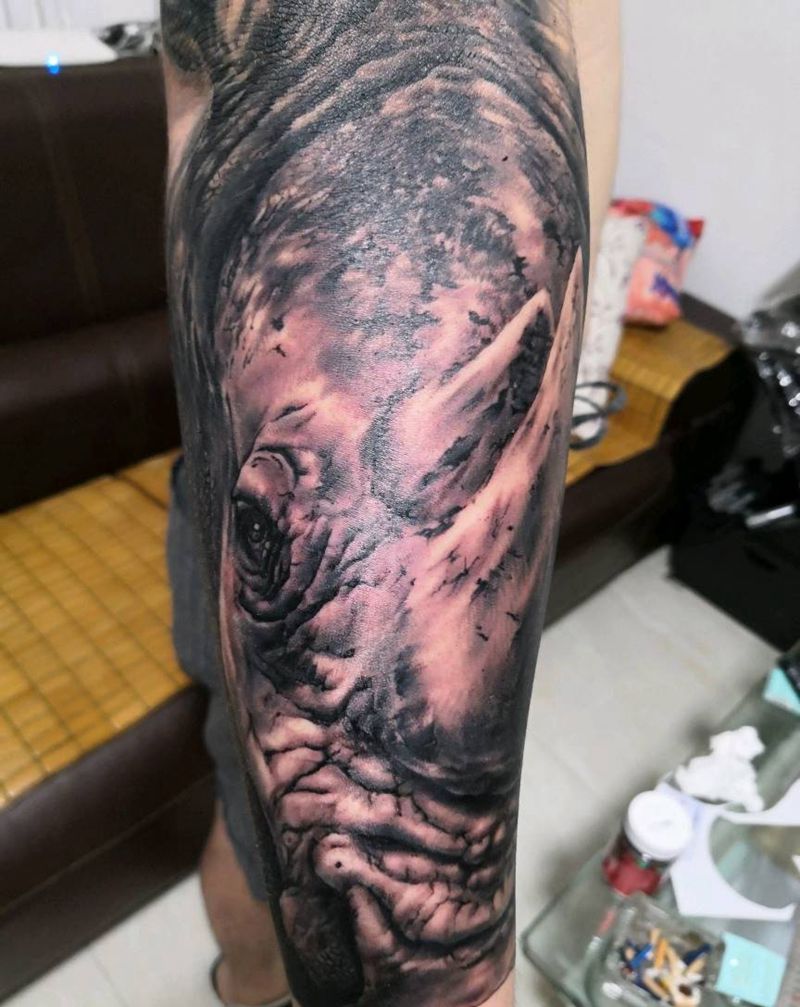 写实犀牛纹身图片_手臂纹身图案