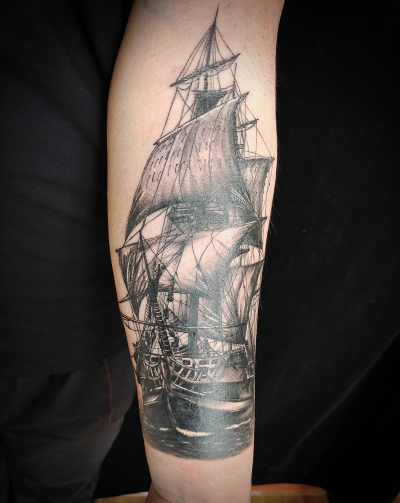 小臂单侧帆船1400拿走纹身图片_手臂欧美写实纹身图案