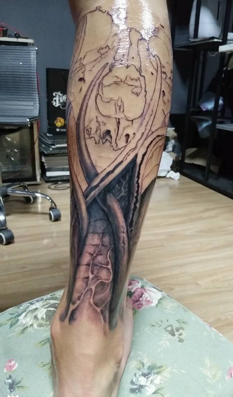 3d骷髅头触角纹身图片_腿部欧美写实纹身图案