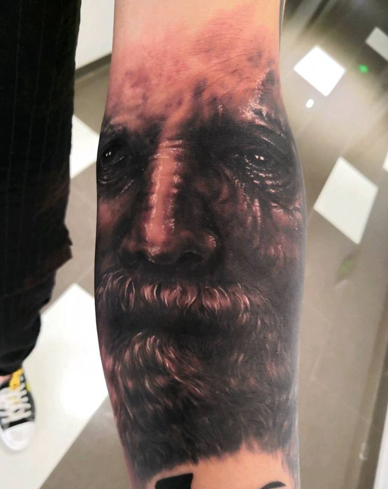 欧美写实人物老人小臂纹身图片_手臂欧美写实纹身图案