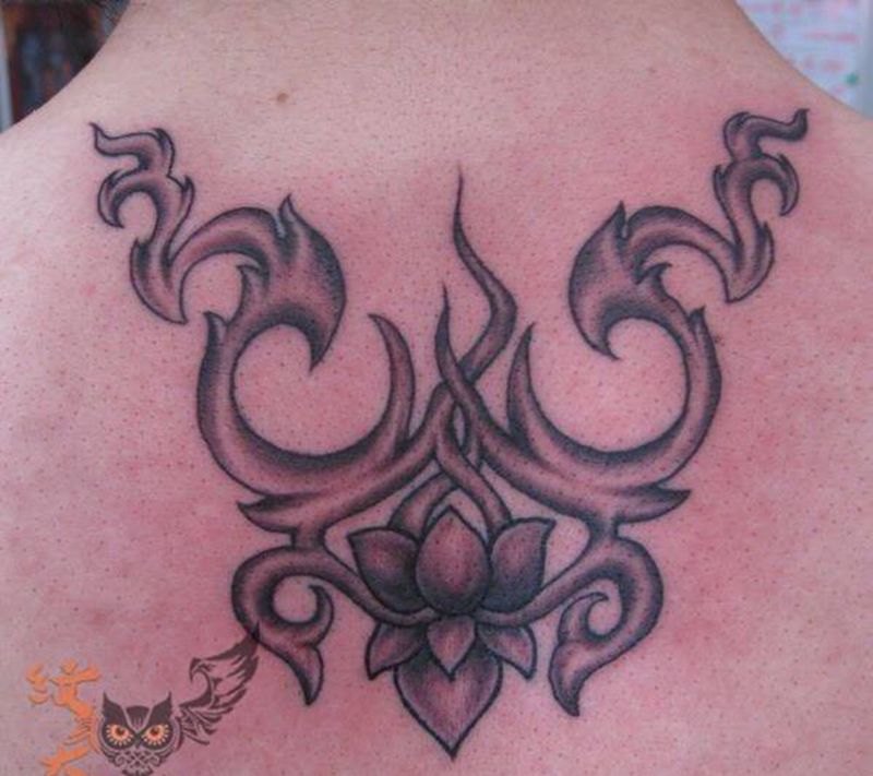 幻化之灵纹身图片_成品颈部传统图腾纹身图案