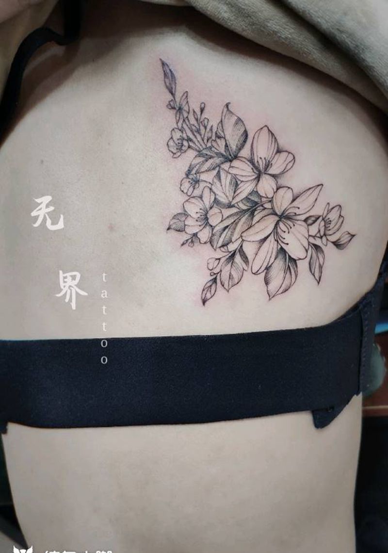 素花纹身图片_背部花卉素花清新纹身图案