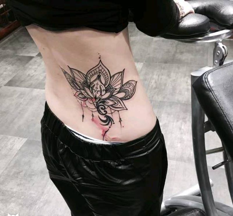 莲花纹身图片