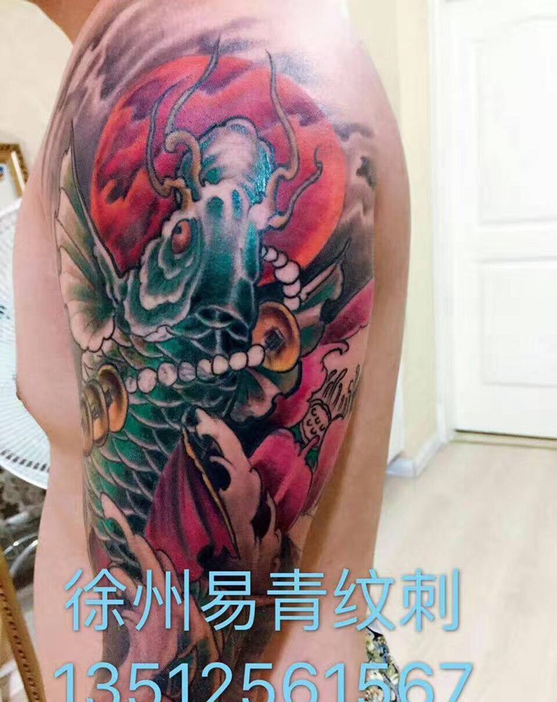 遮盖鲤鱼纹身图片