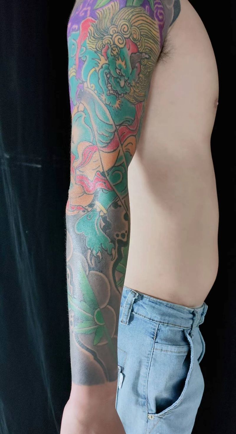 老传统风神花臂纹身图片_手部老传统风神纹身图案