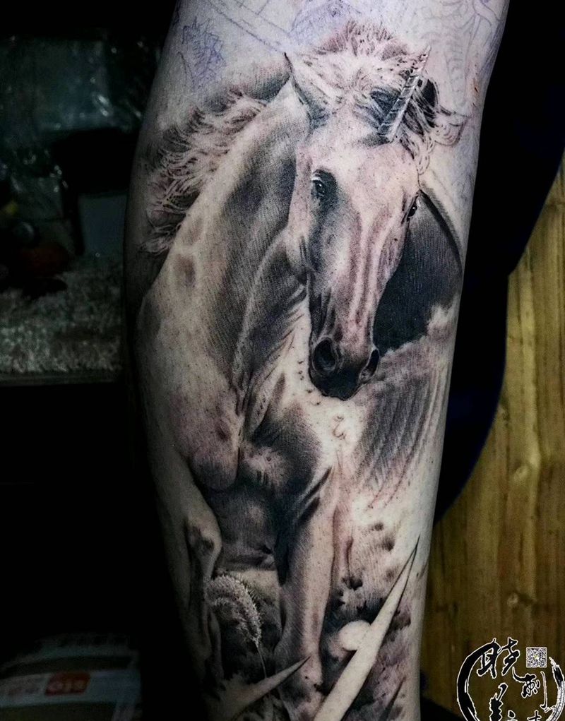 马纹身图片_腿部欧美写实纹身图案