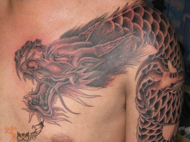 过肩龙纹身图片_成品传统肩部胸部动物鬼神纹身图案