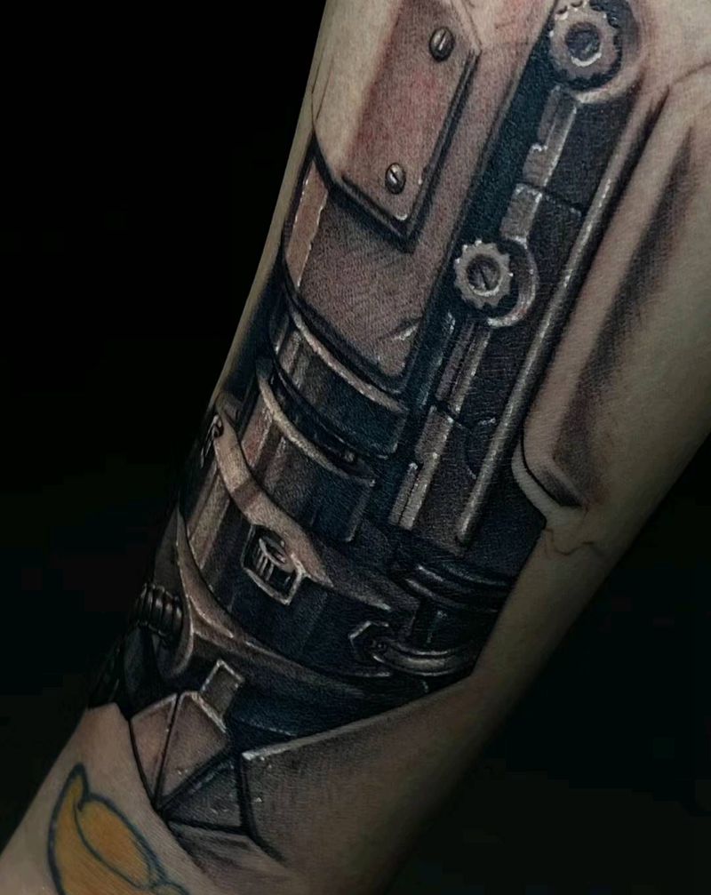 机械小臂纹身图片_手部欧美写实机械纹身图案
