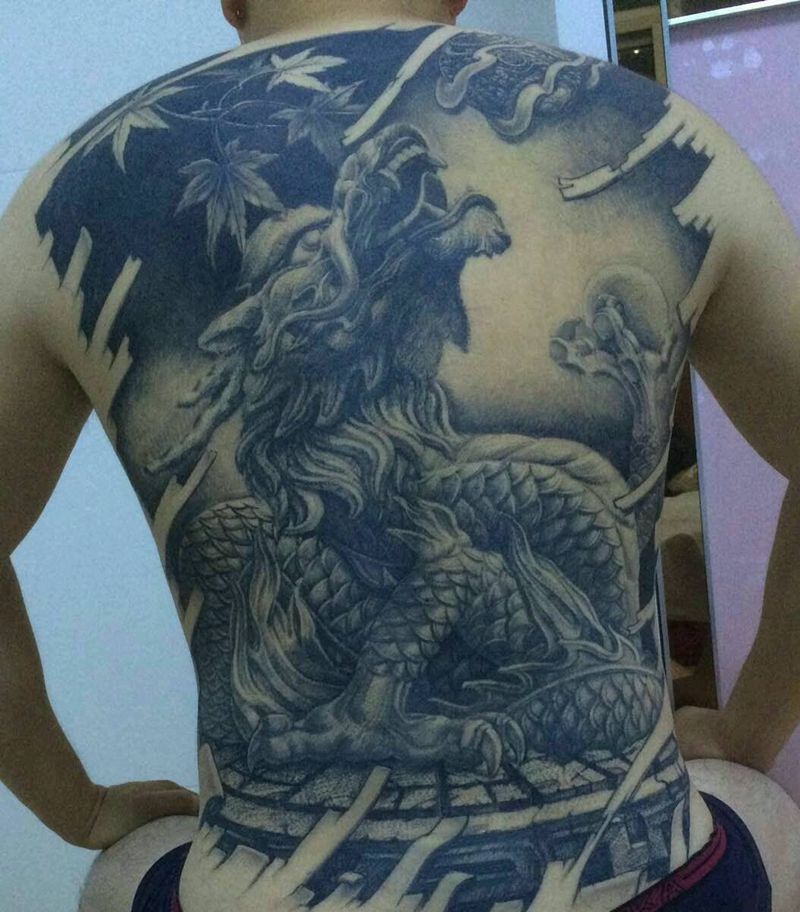追纹身图片_背部欧美写实鬼神原创石雕成品纹身图案