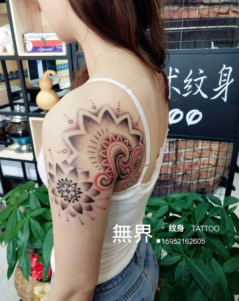 梵花纹身图片_肩部背部手臂几何点刺成品纹身图案