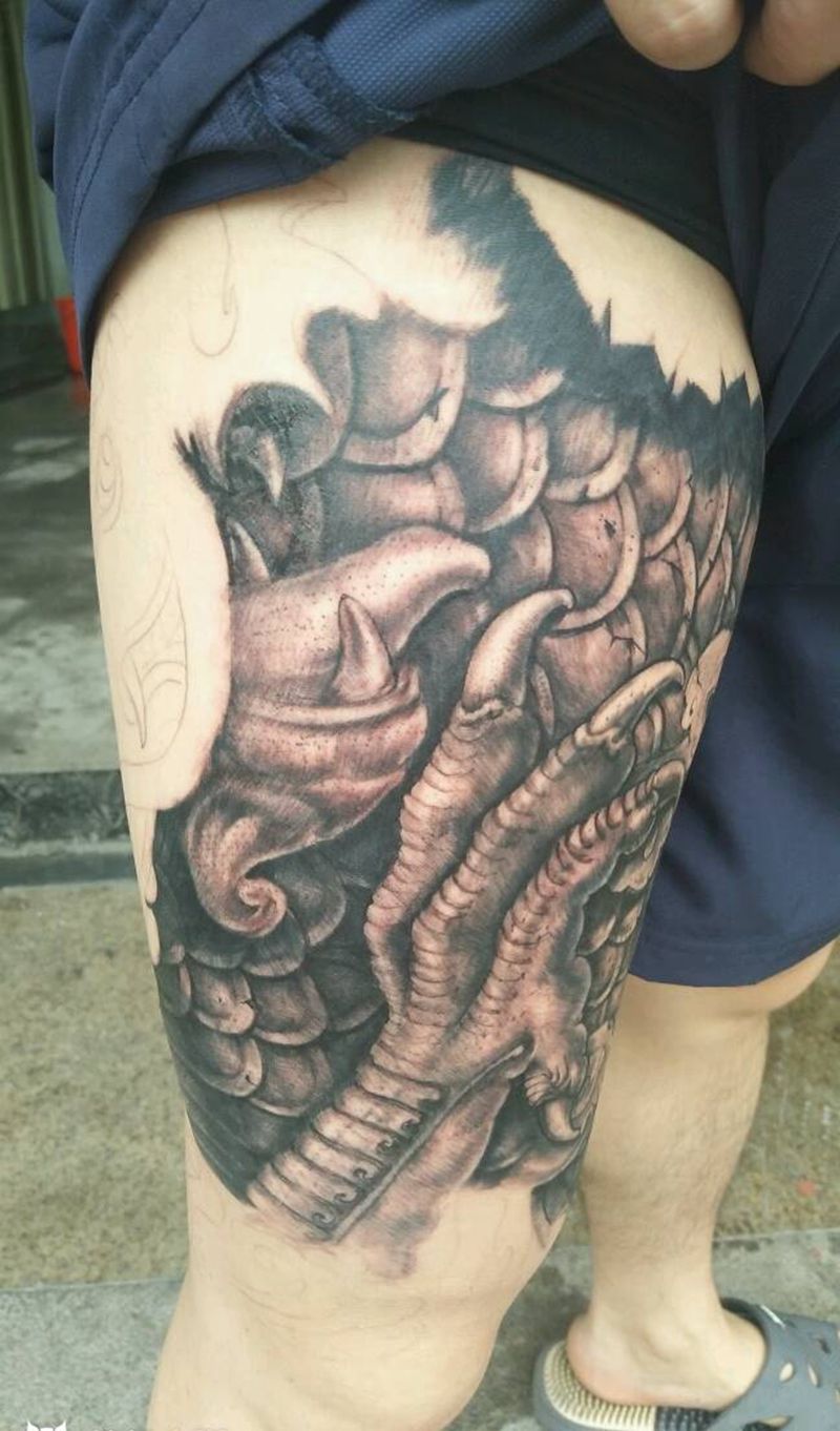 大腿完成2/3了纹身图片