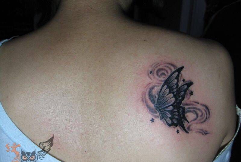 蝴蝶纹身图片_背部纹身图案