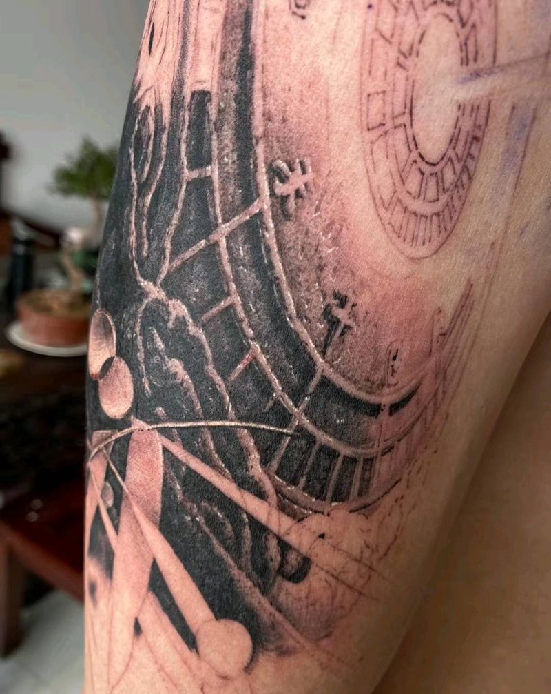 石晷纹身图片_手臂欧美写实石雕纹身图案