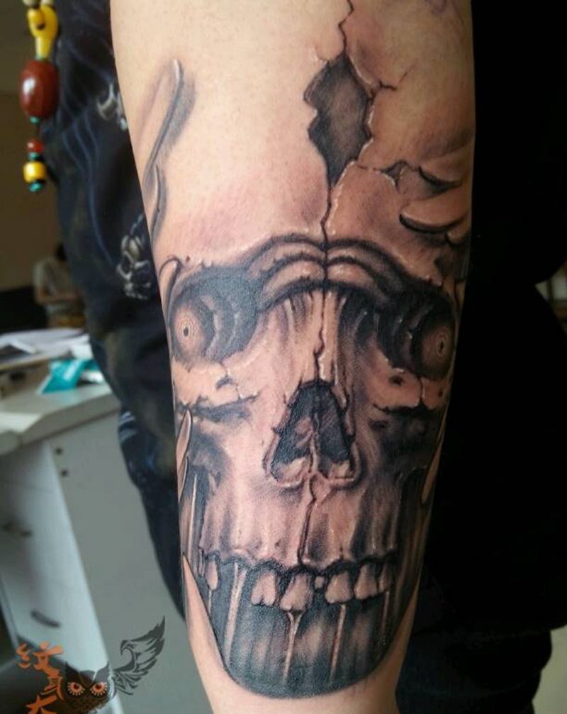 地藏王纹身图片_手臂欧美写实鬼神宗教石雕纹身图案