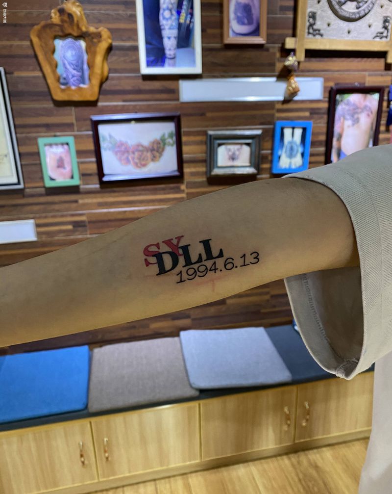 字母纹身图片_手臂纹身图案