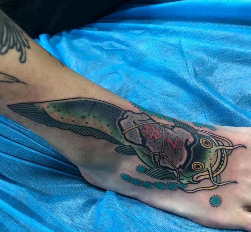 日式   地震鲶纹身图片_腿部脚部老传统纹身图案