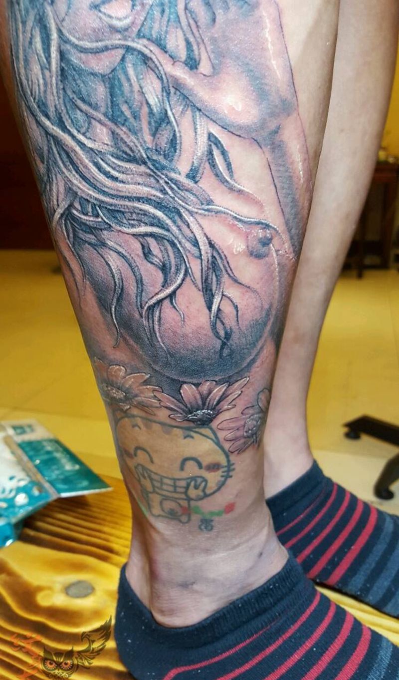 诱惑纹身图片_腿部欧美肖像写实人物植物原创纹身图案