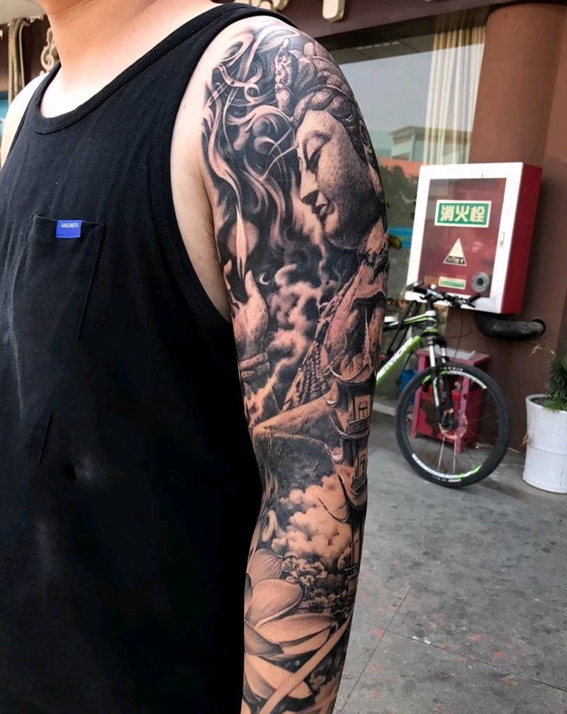 石雕佛纹身图片_手部欧美写实石雕纹身图案