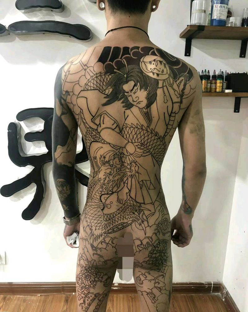 云龙九郎景纯纹身图片_臀部背部老传统纹身图案