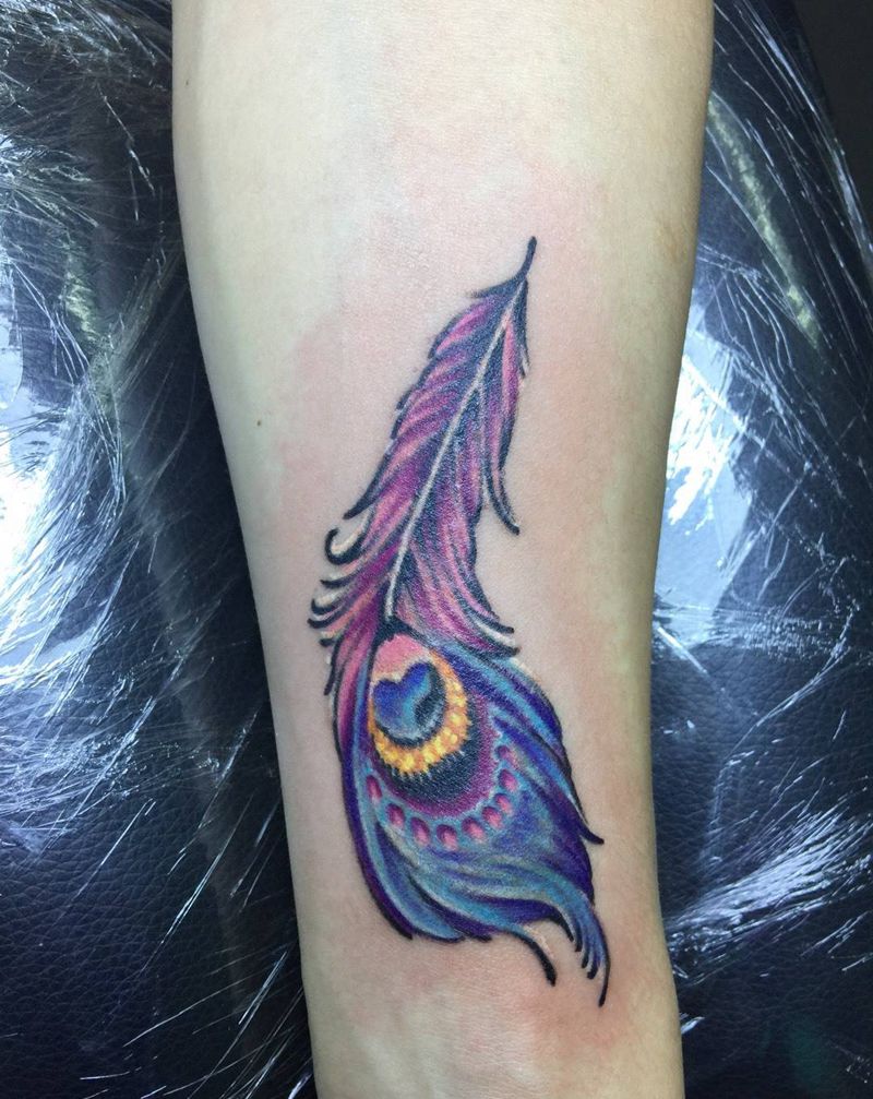 羽毛纹身图片_成品手部传统纹身图案