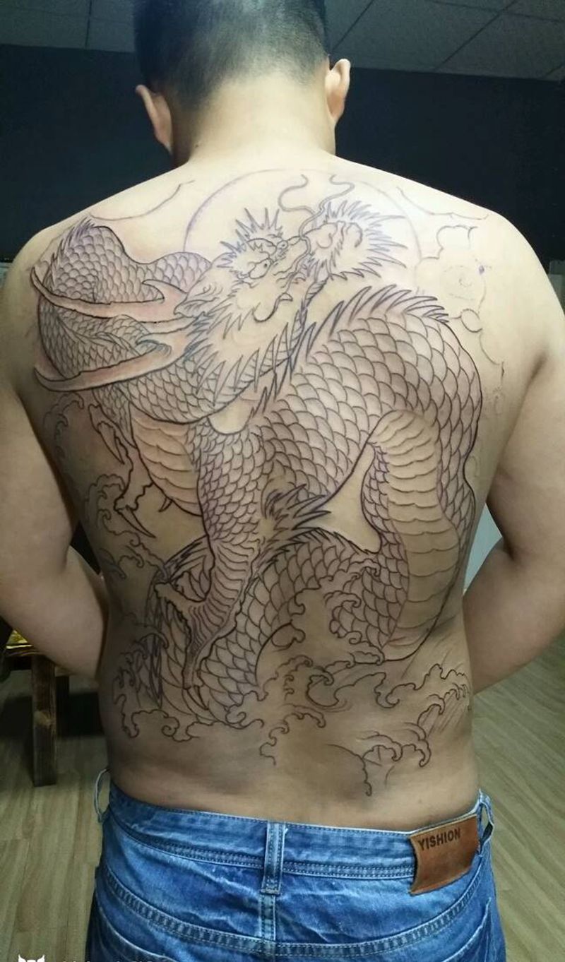 满背龙割线完成纹身图片