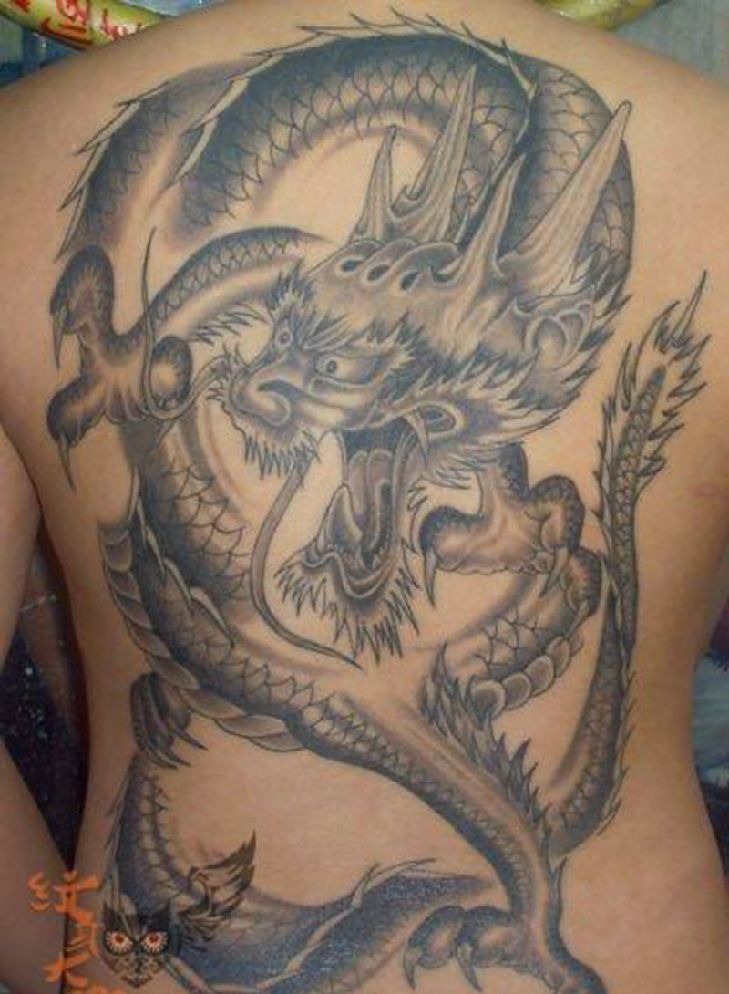 龙纹身图片_成品背部传统鬼神纹身图案