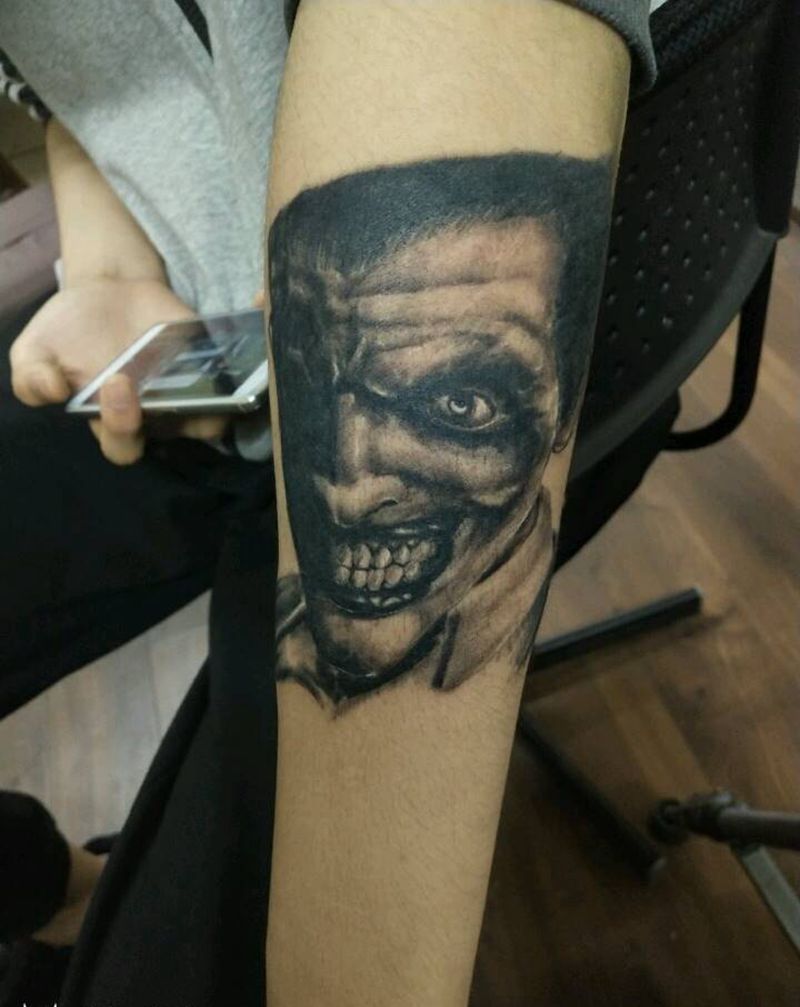 小丑纹身图片_手臂手部欧美肖像写实人物鬼神宗教成品纹身图案