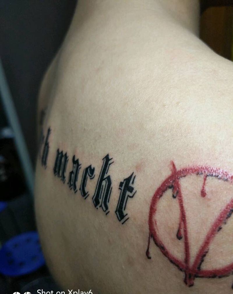 哥特纹身图片_肩部字符原创成品纹身图案