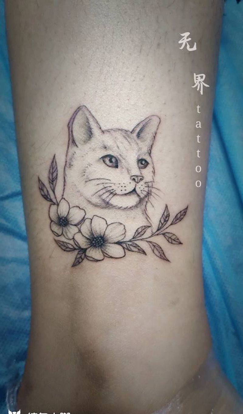 小清新纹身图片_腿部脚部点刺猫素花纹身图案