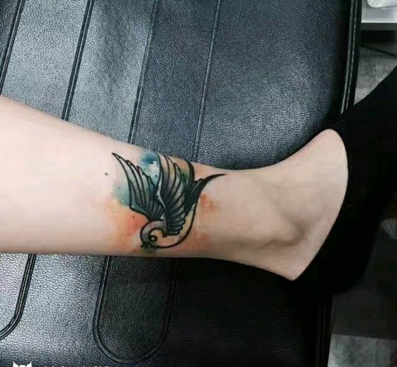 修改 水彩燕子纹身图片