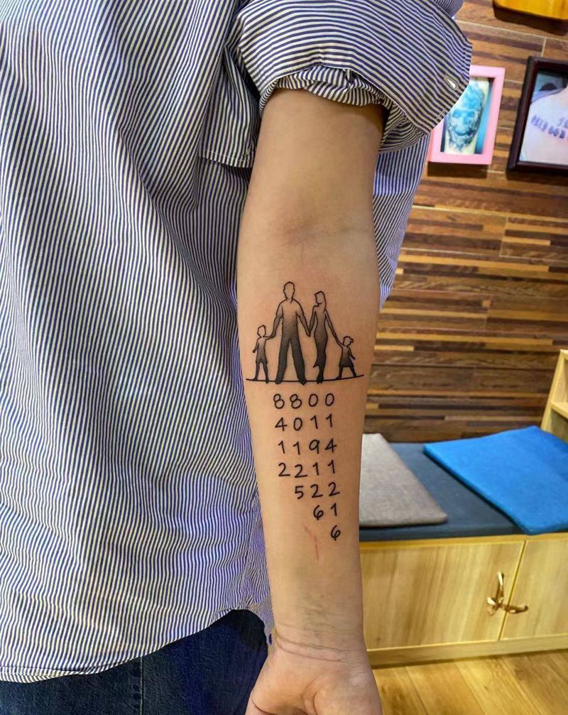 四口之家纹身图片_手臂纹身图案