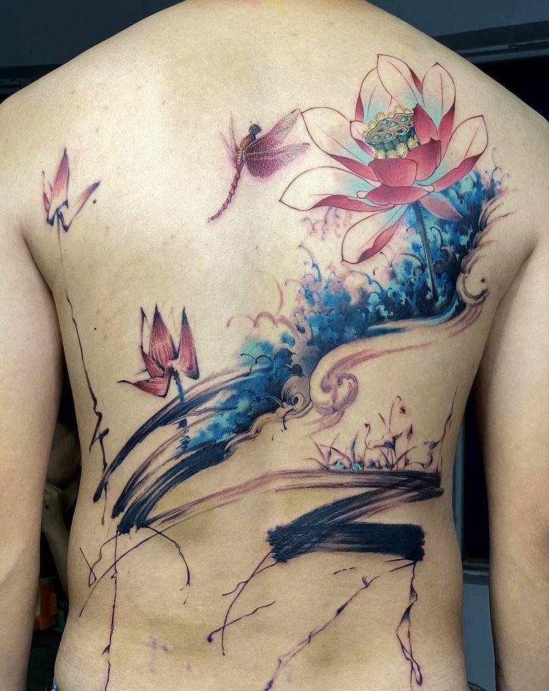 水墨莲花纹身图片_背部欧美写实纹身图案