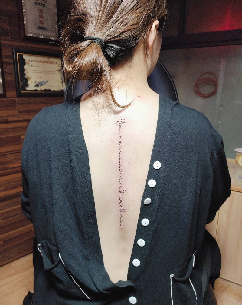 字母纹身图片_背部纹身图案